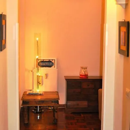 Penny Planets Apartment Rom